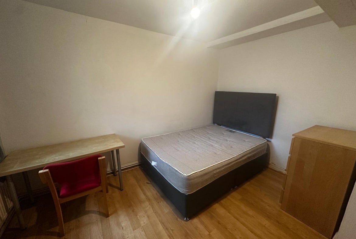 Flat Swinton Grove in Manchester