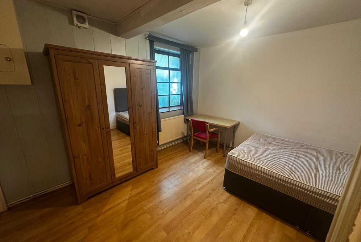 Flat Swinton Grove in Manchester