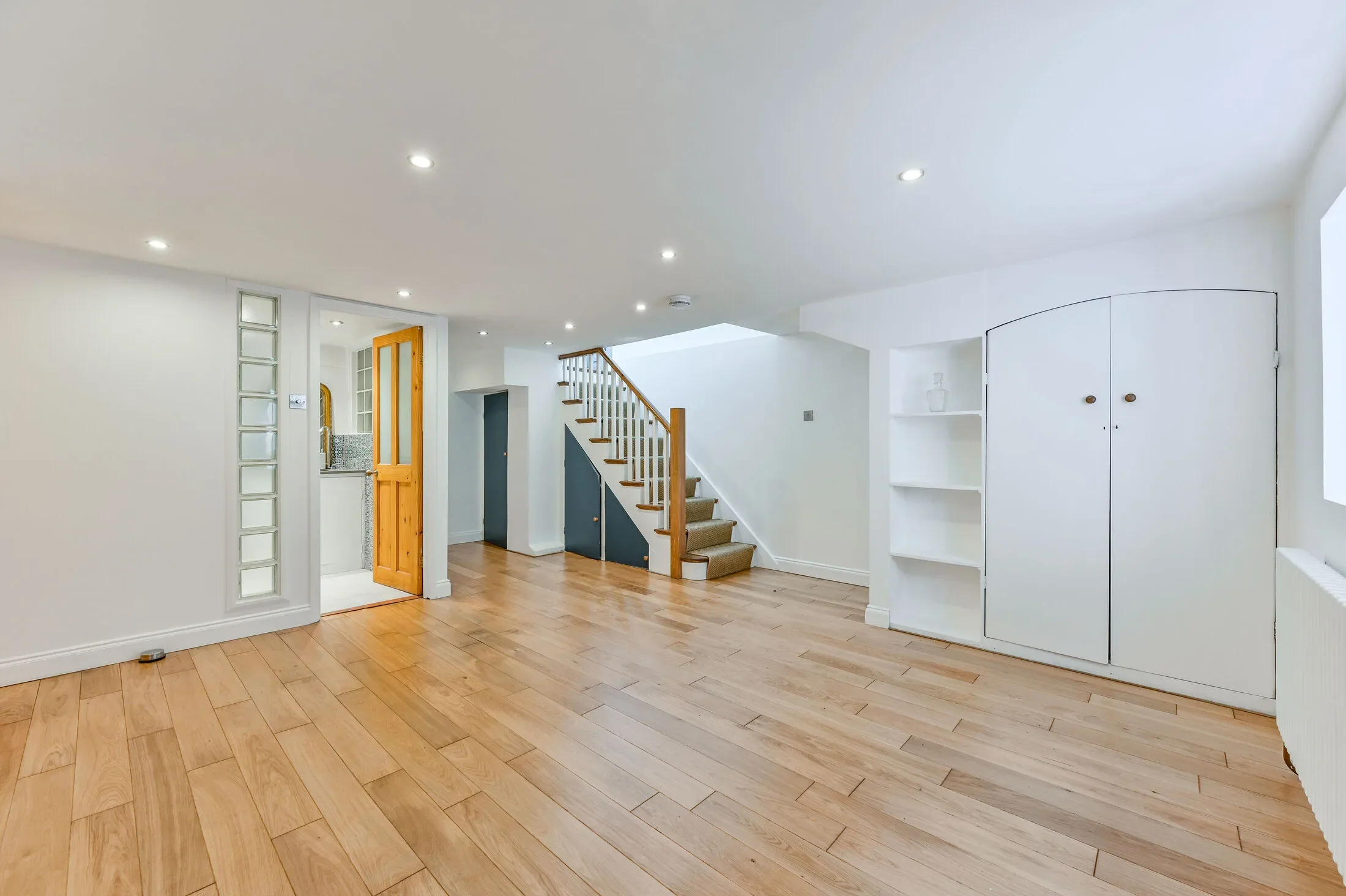 Flat Clementina Road in Greater London