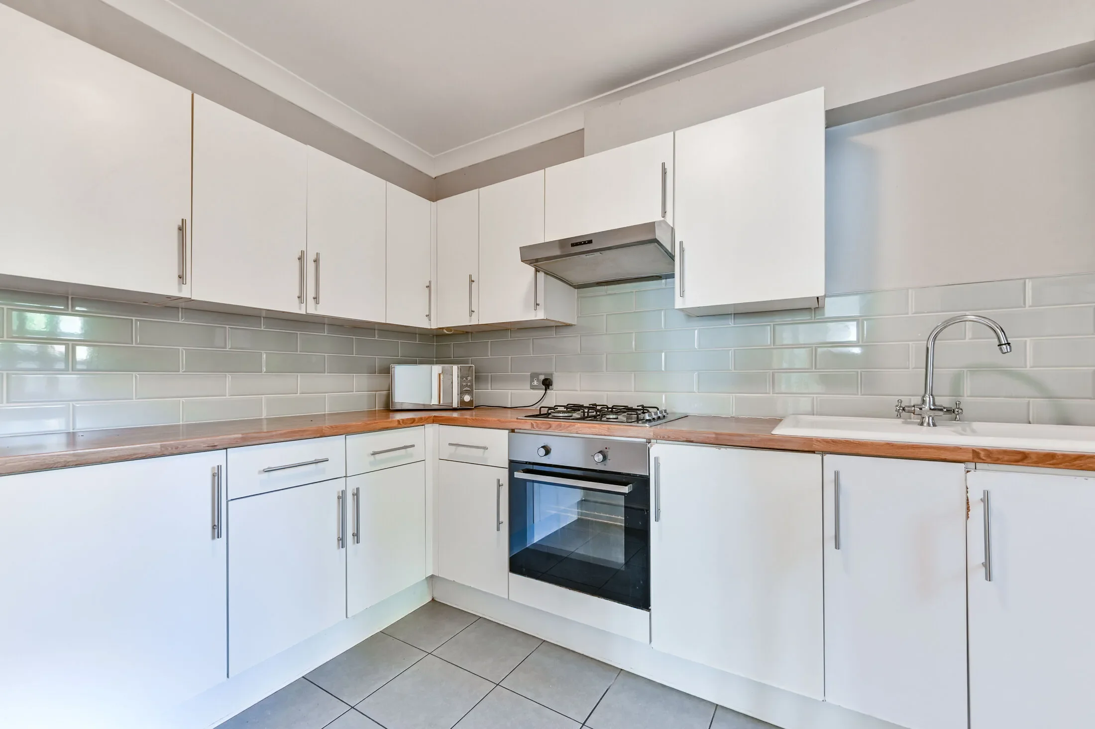Flat Clementina Road in Greater London