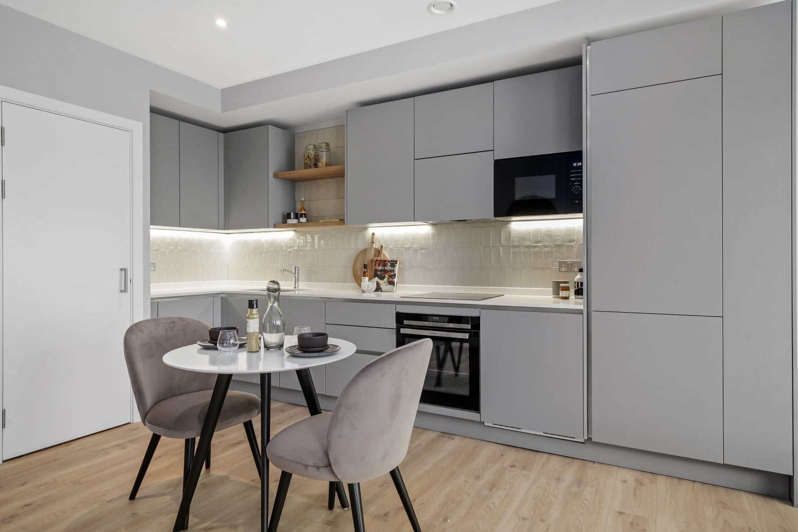 Flat Anthems Way in Greater London