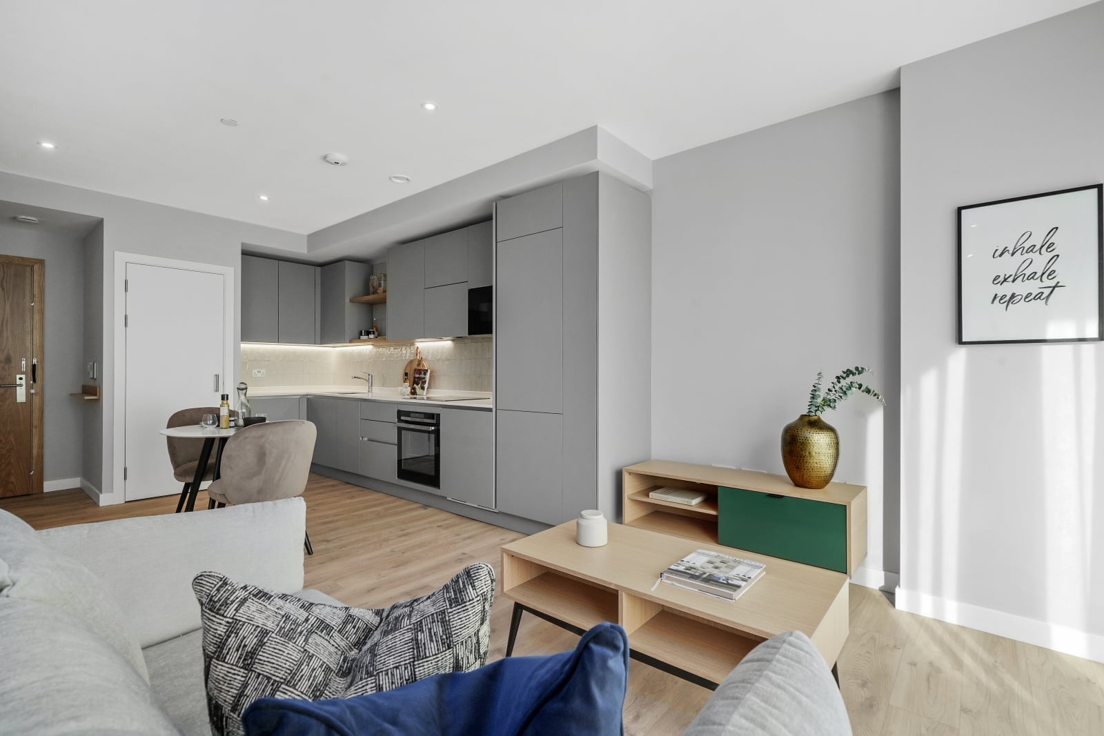 Flat Anthems Way in Greater London