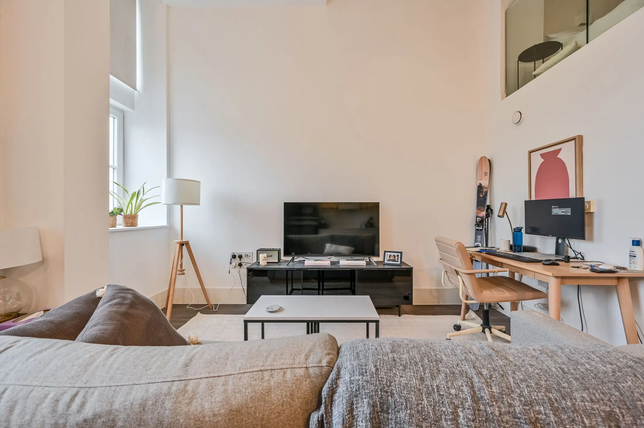 Flat Goldsmiths' Row in Greater London