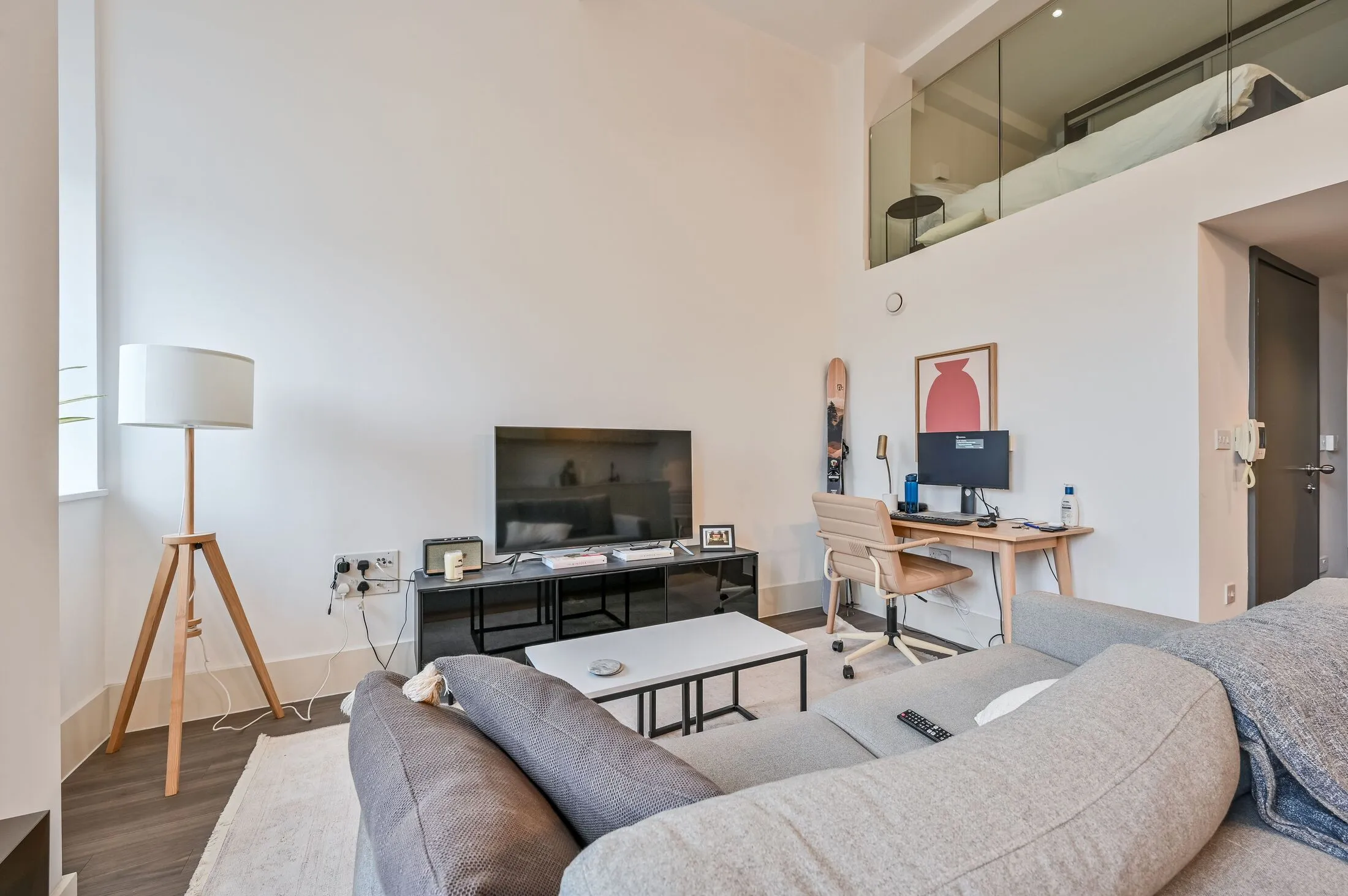 Flat Goldsmiths' Row in Greater London
