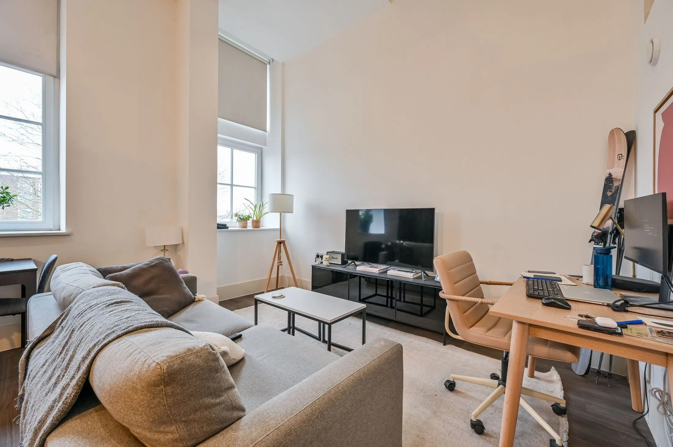 Flat Goldsmiths' Row in Greater London