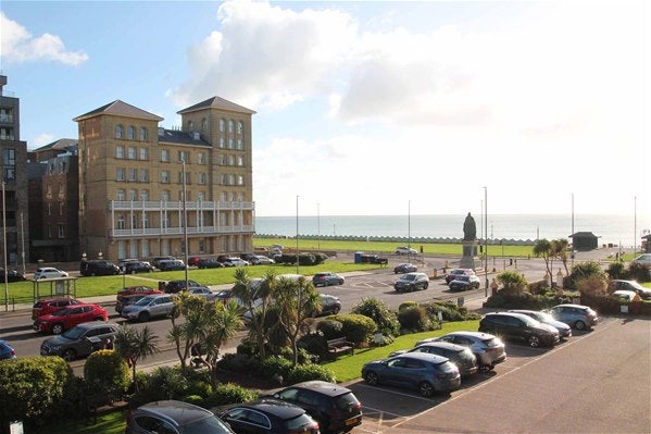 Flat Grand Avenue in Hove