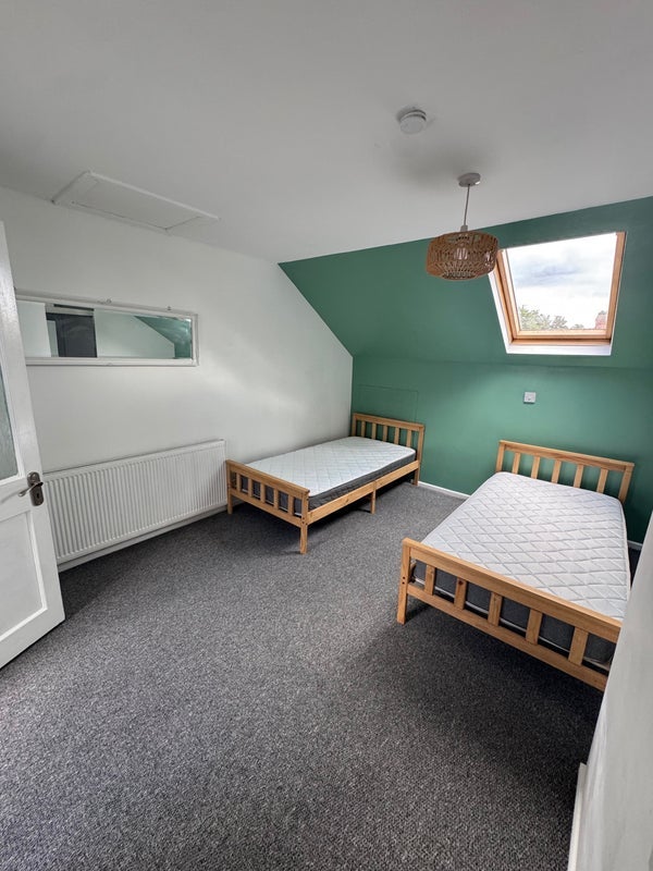 Room Dudley Road in Birmingham
