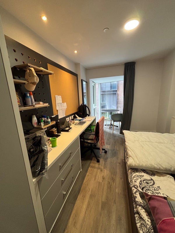 Flat Silicon Way in Greater London