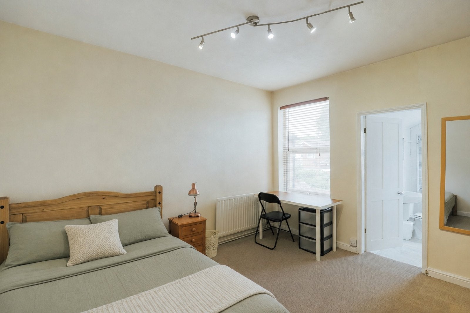 Room Foss Bank in Lincoln