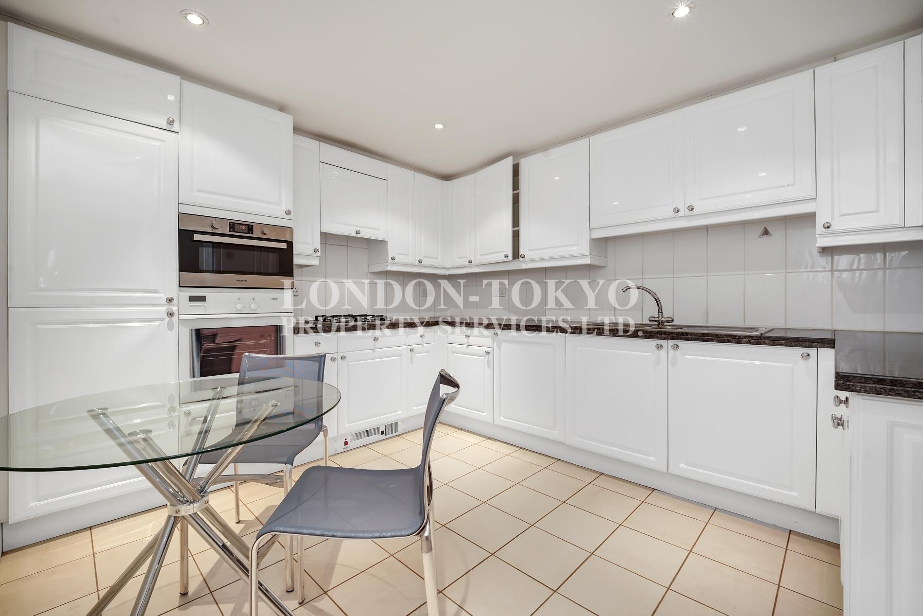 Flat Wrights Lane in Greater London