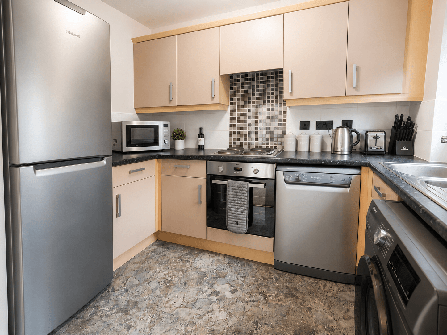 Flat Philmont Court in Coventry