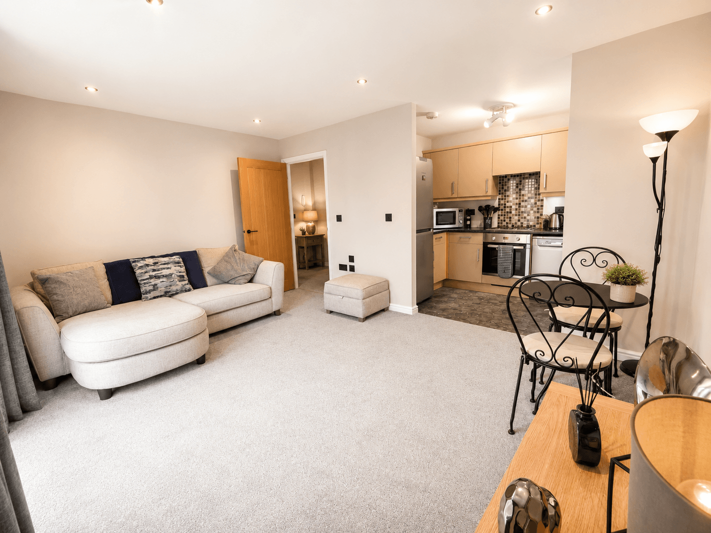 Flat Philmont Court in Coventry