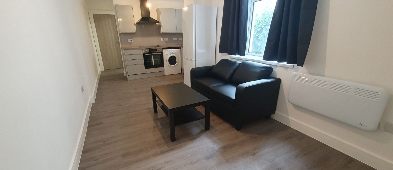 Flat Mundy Place in Cardiff
