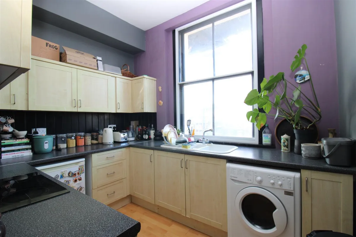 Flat Norfolk Terrace in Brighton