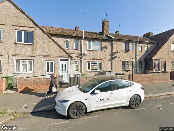 Room Lonsdale Avenue in Greater London