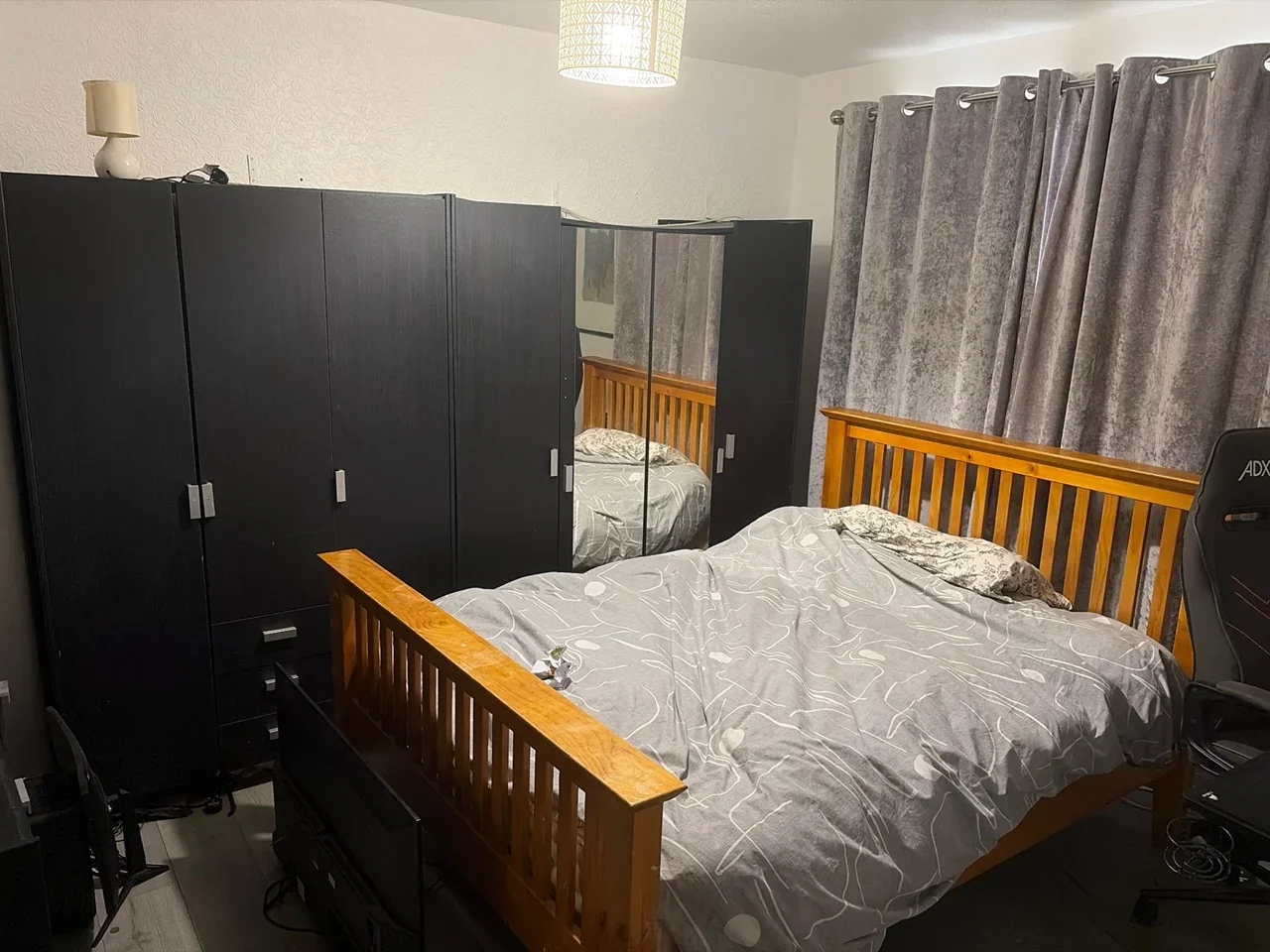 Room Lonsdale Avenue in Greater London