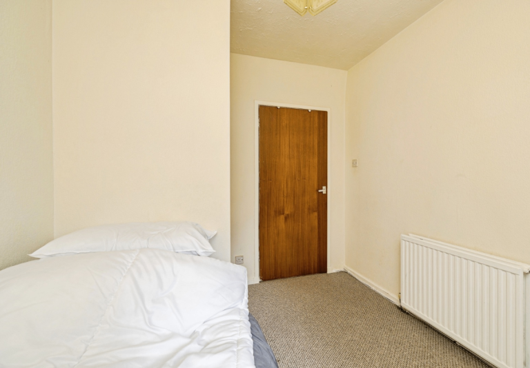 Flat Ochiltree Gardens in City of Edinburgh