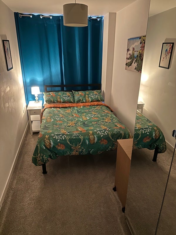 Room Amazon Street in Greater London