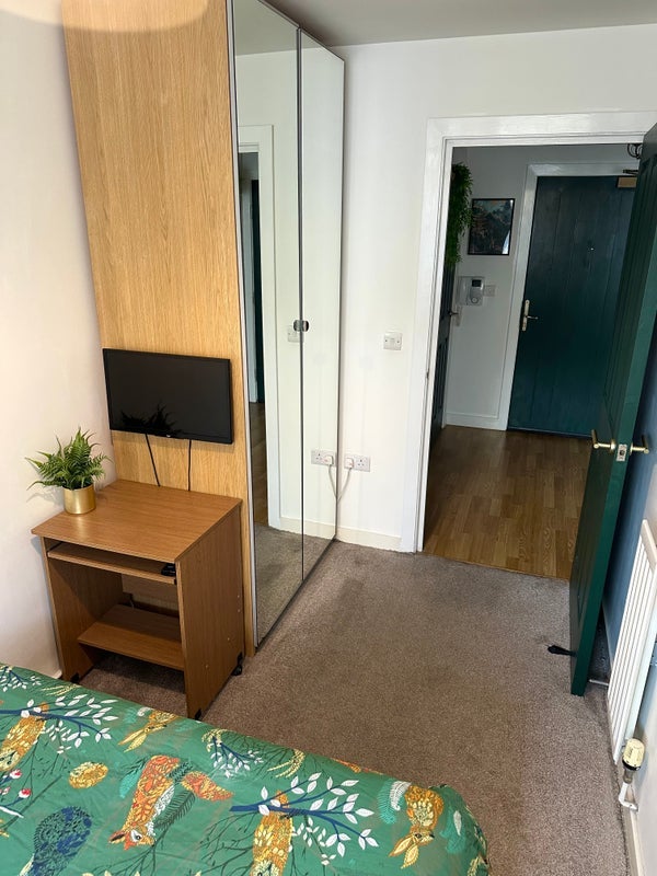 Room Amazon Street in Greater London
