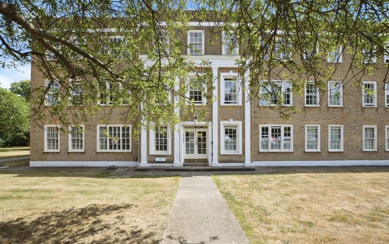 Flat Vanbrugh Fields in Greater London