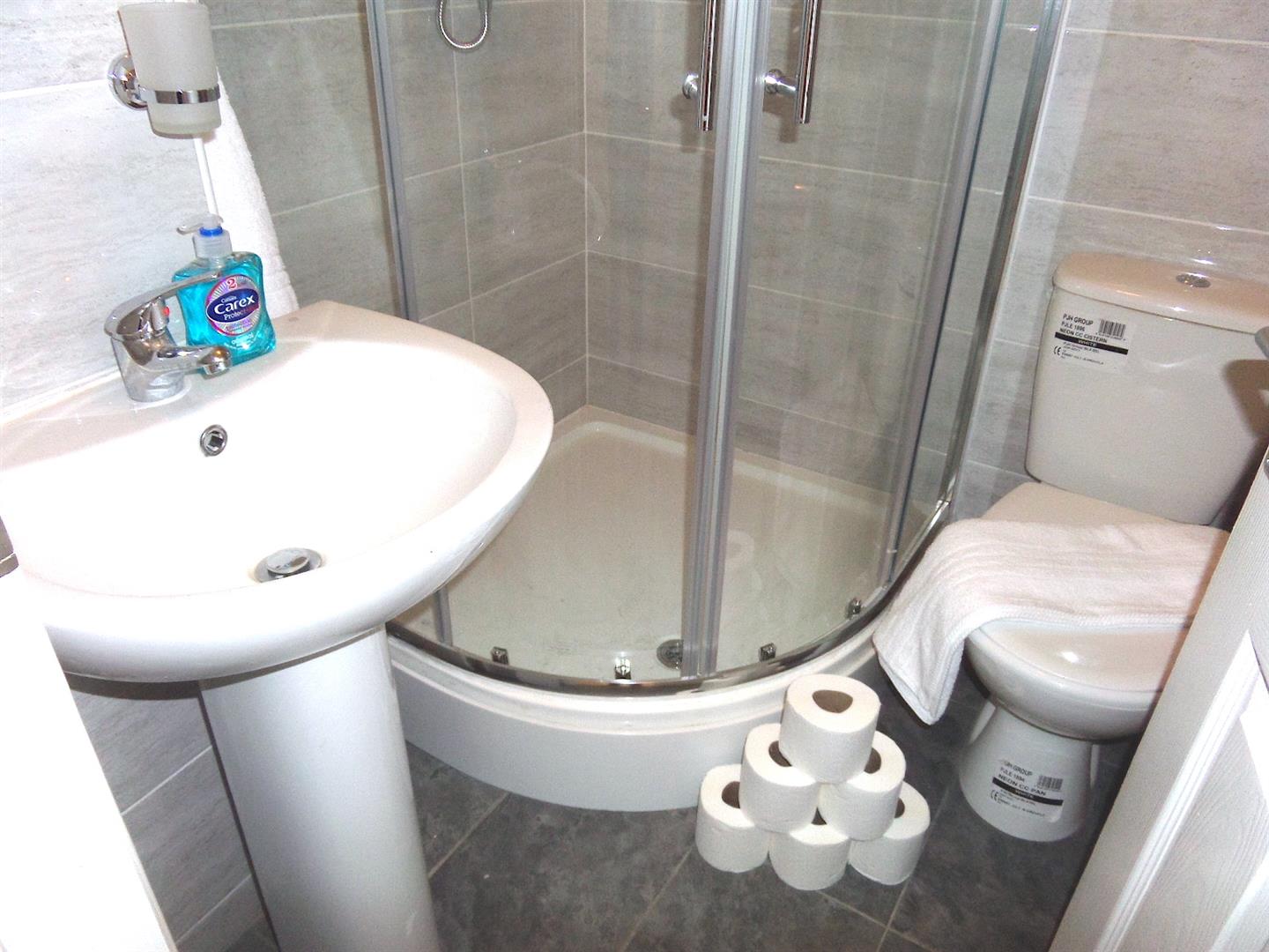 Room Springfield Road in Borough of Spelthorne