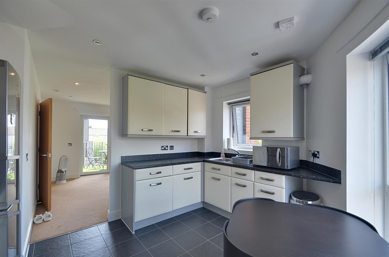 Flat Drinkwater Road in Greater London