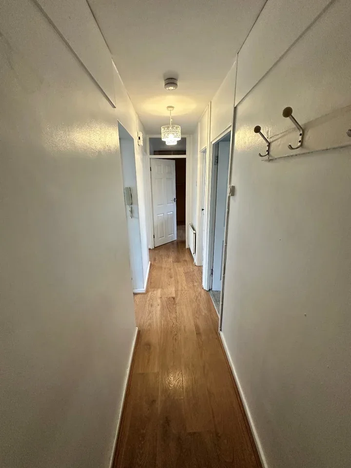Flat Chigwell Road in Greater London