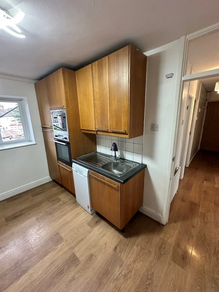 Flat Chigwell Road in Greater London