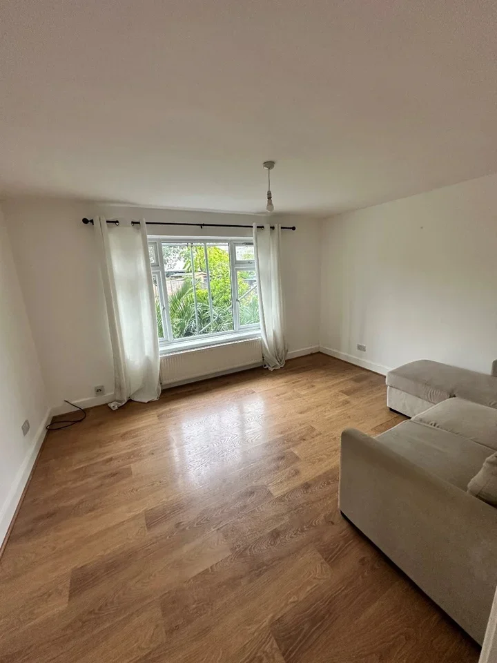 Flat Chigwell Road in Greater London