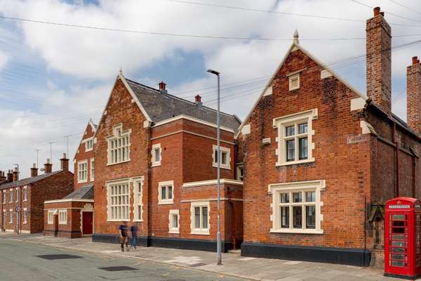 Flat Overleigh Road in Chester