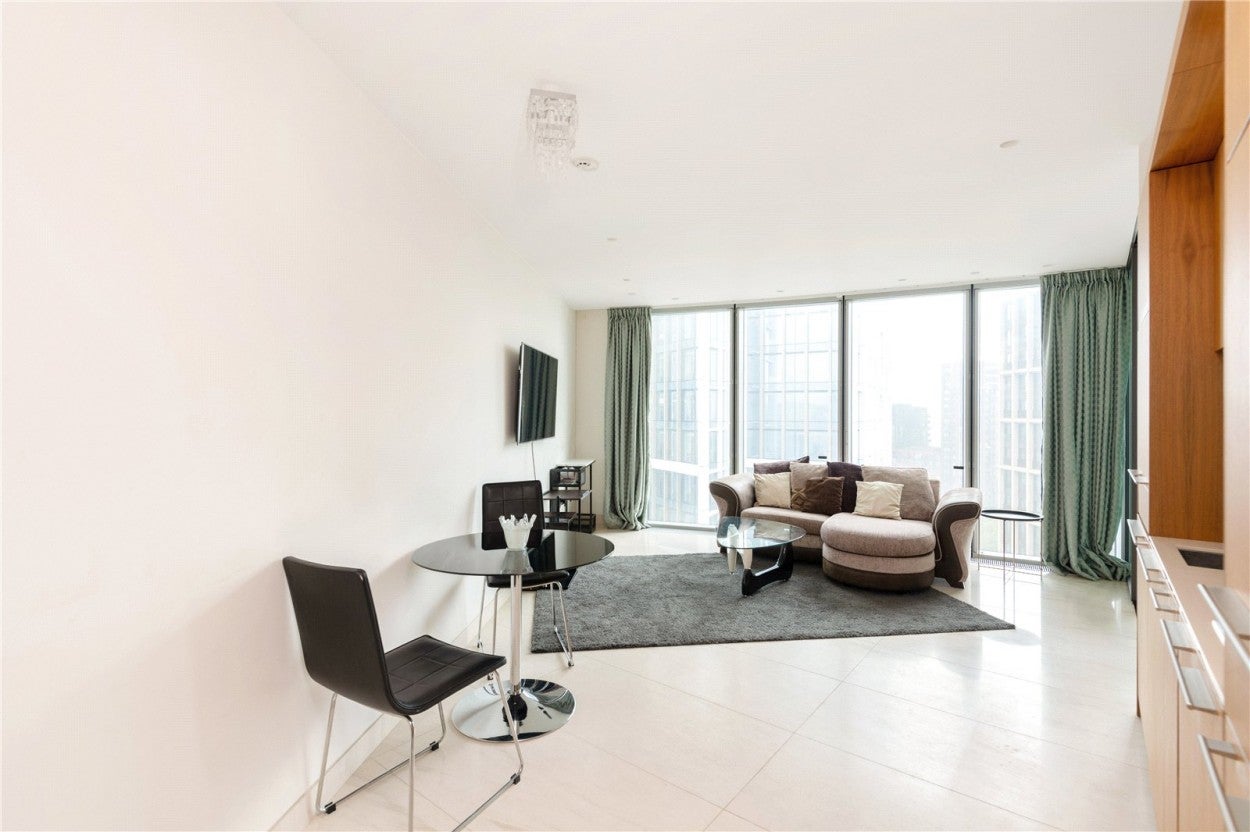 Flat Nine Elms Lane in Greater London