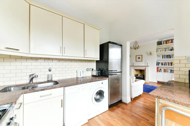 Flat Parkhill Road in Greater London