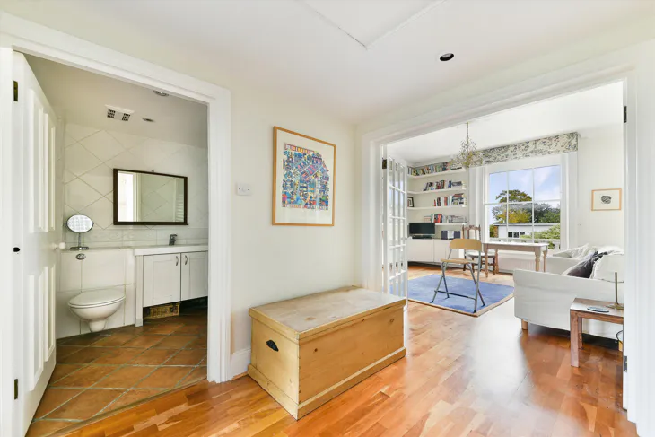 Flat Parkhill Road in Greater London