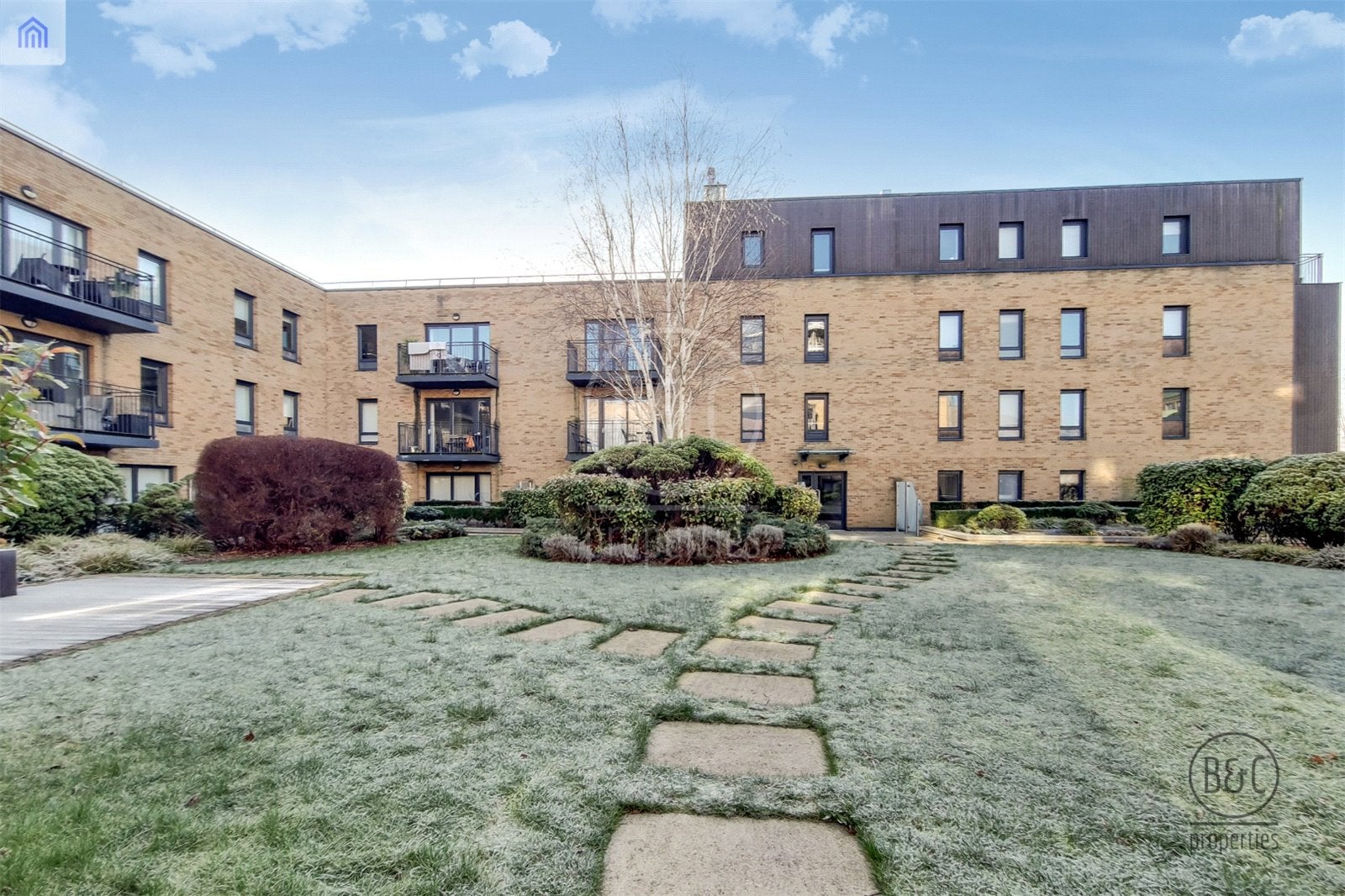Flat Meadowside in Greater London