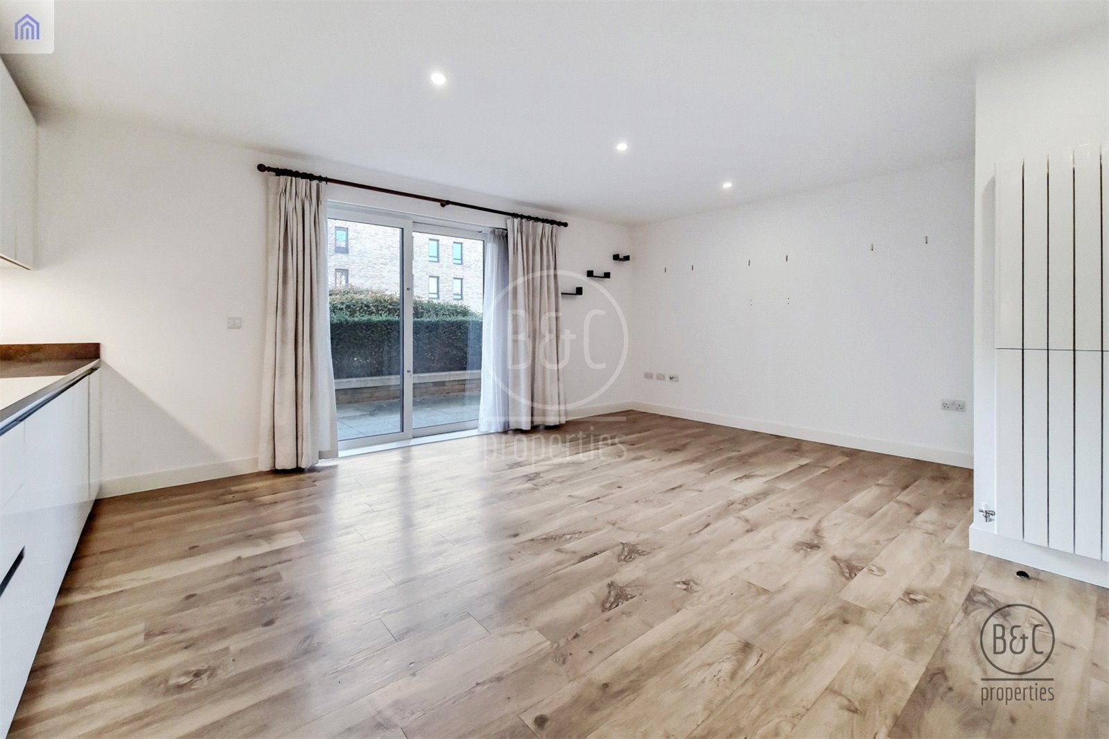 Flat Meadowside in Greater London