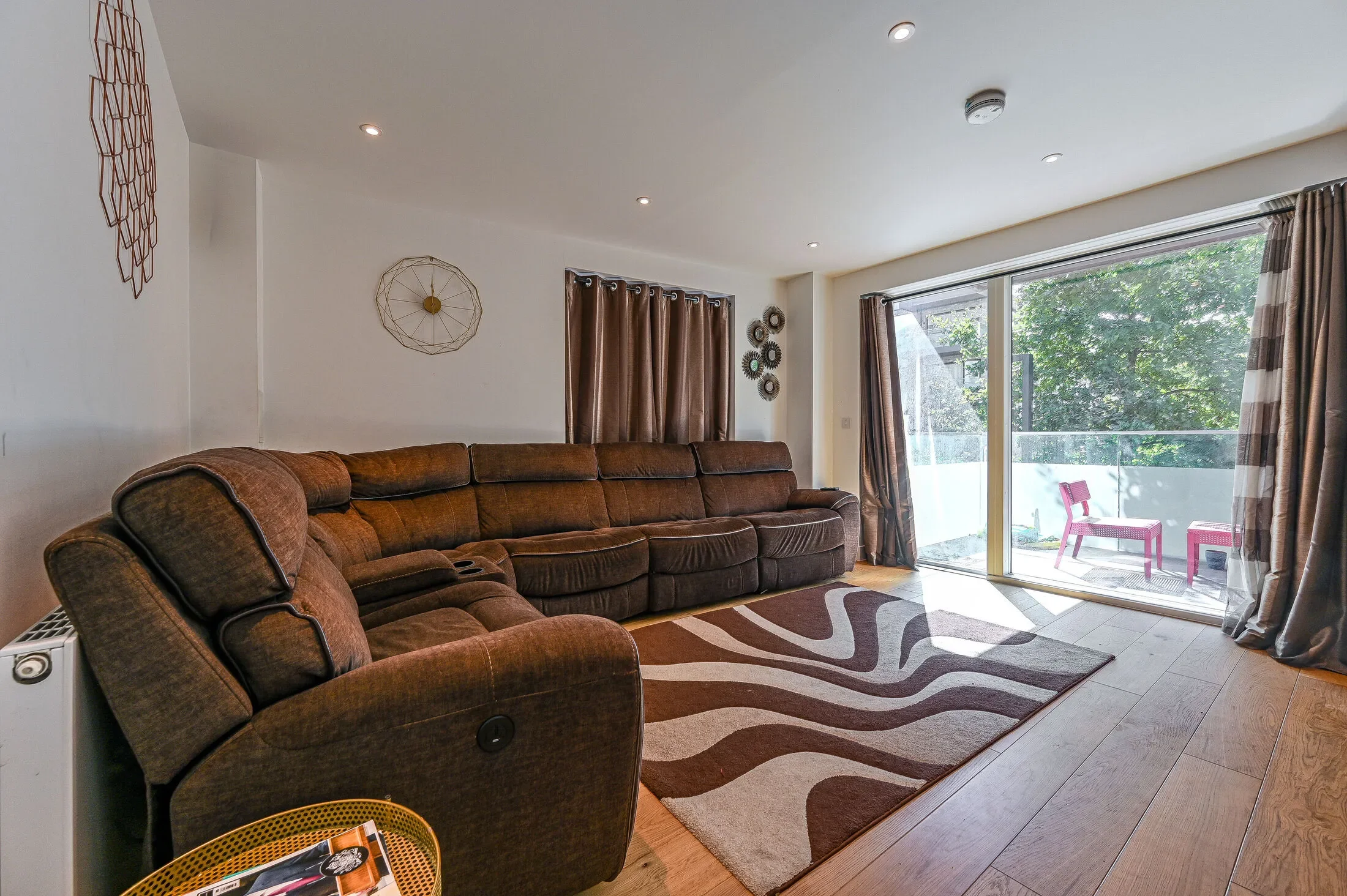 Flat Fergus Street in Greater London