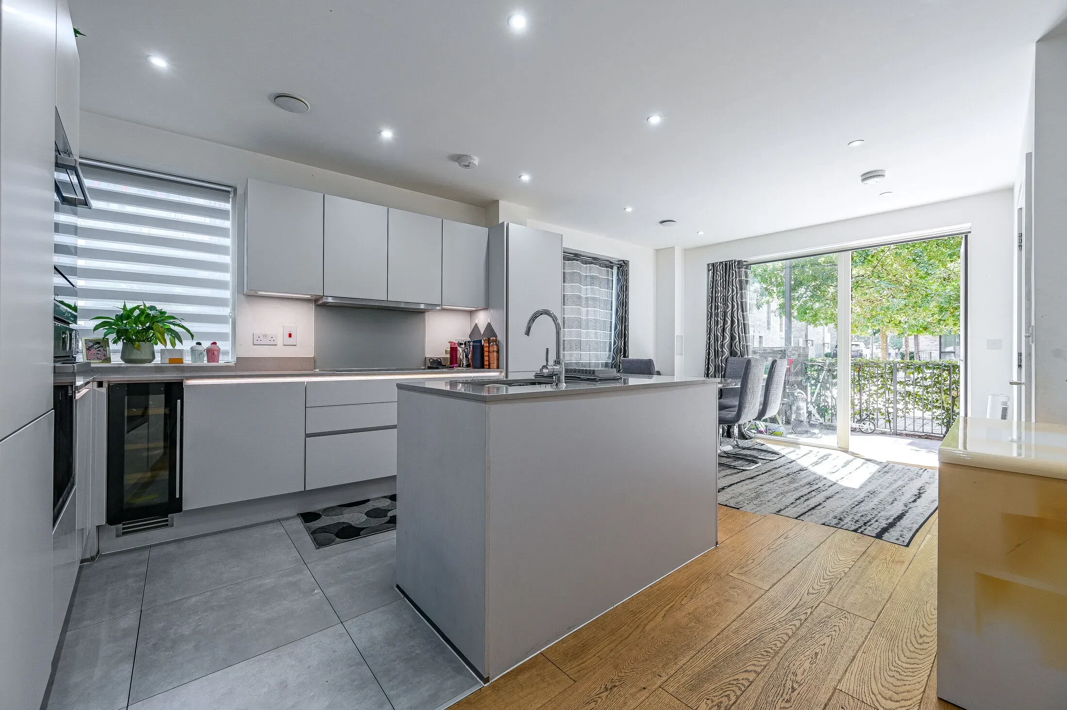 Flat Fergus Street in Greater London