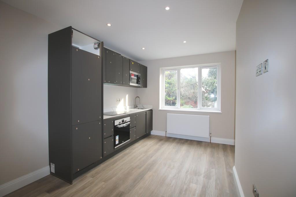 Room Fleetwood Road in Greater London