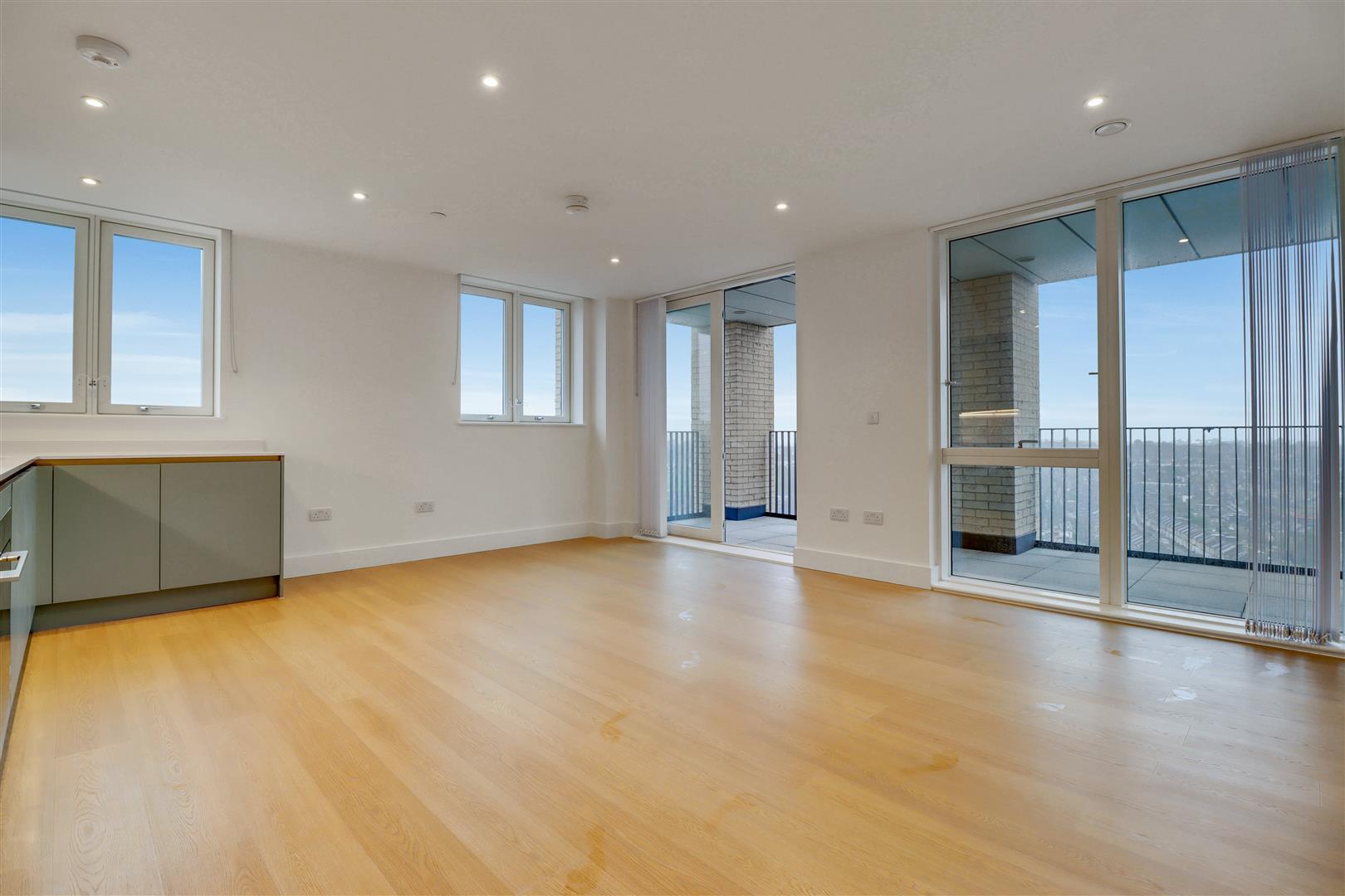 Flat Herne Hill Road in Greater London