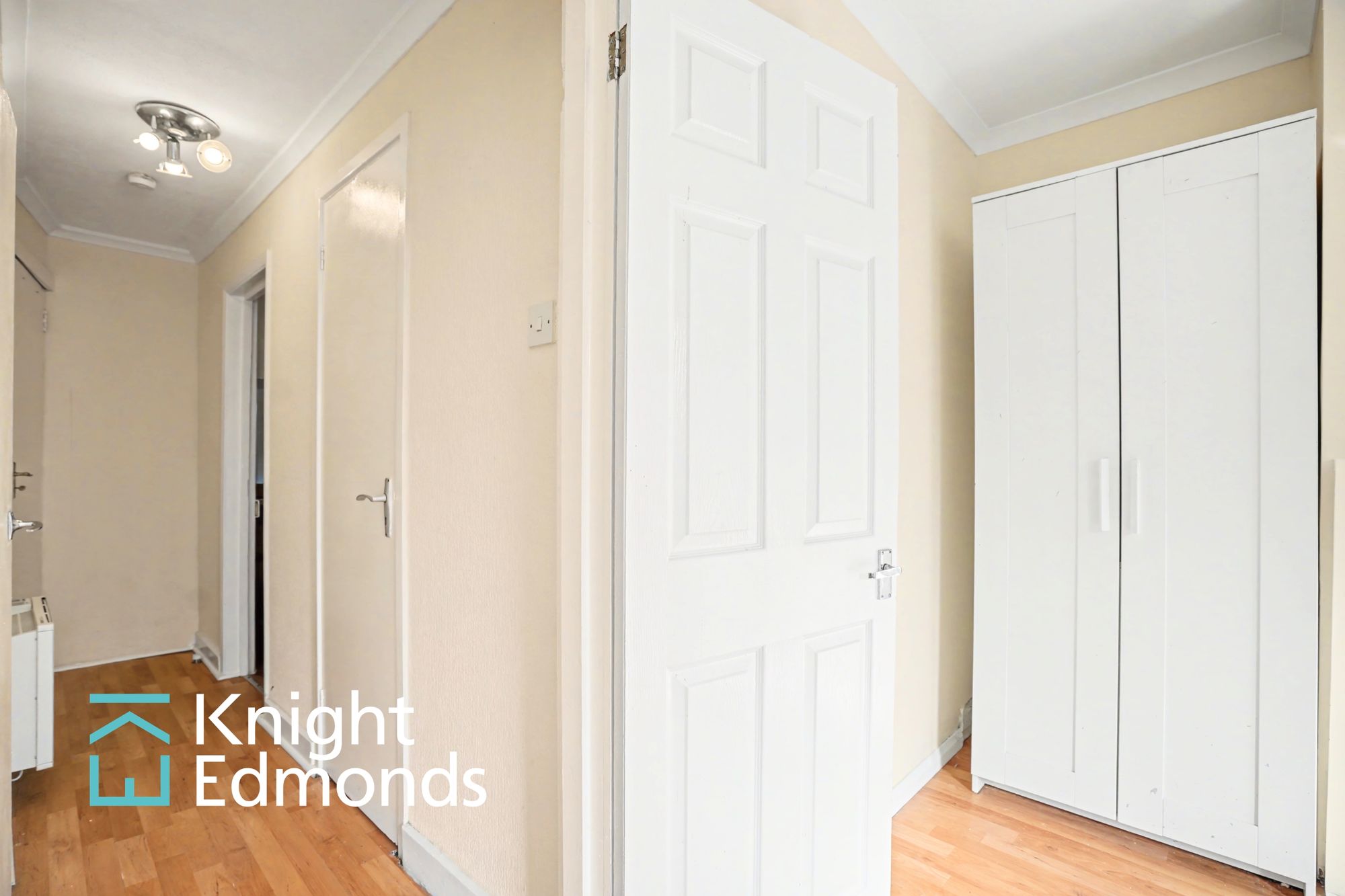 Flat Thornhill Place in Maidstone
