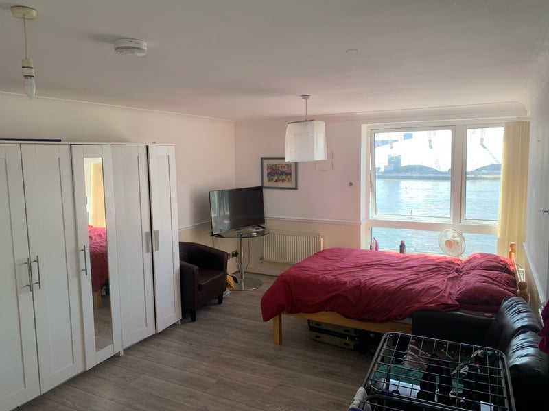 Room Blackwall Way in Greater London
