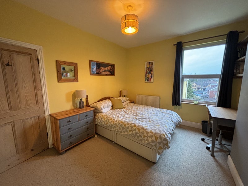 Room Kensington Park Road in Bristol