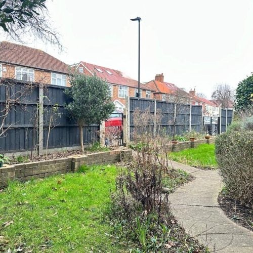 Flat Addison Avenue in London