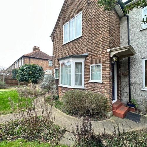 Flat Addison Avenue in London