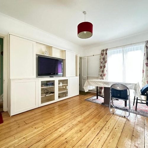 Flat Addison Avenue in London