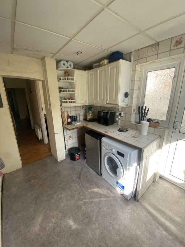 Room Robinson Road in Greater London