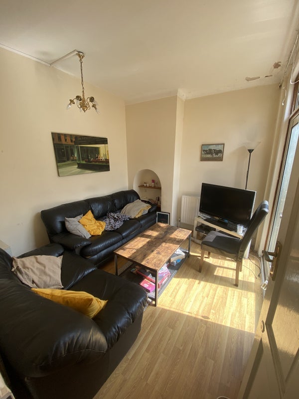 Room Robinson Road in Greater London