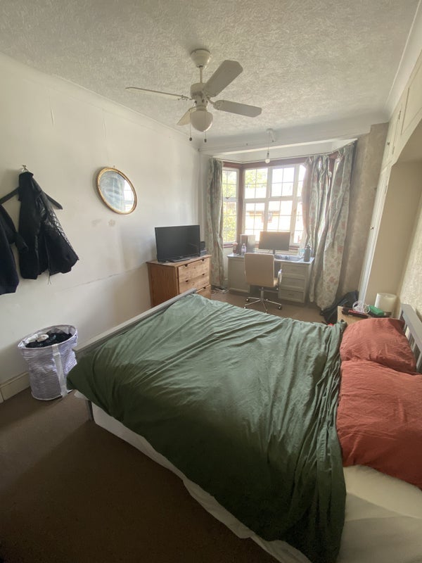 Room Robinson Road in Greater London