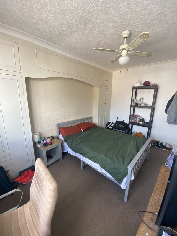 Room Robinson Road in Greater London