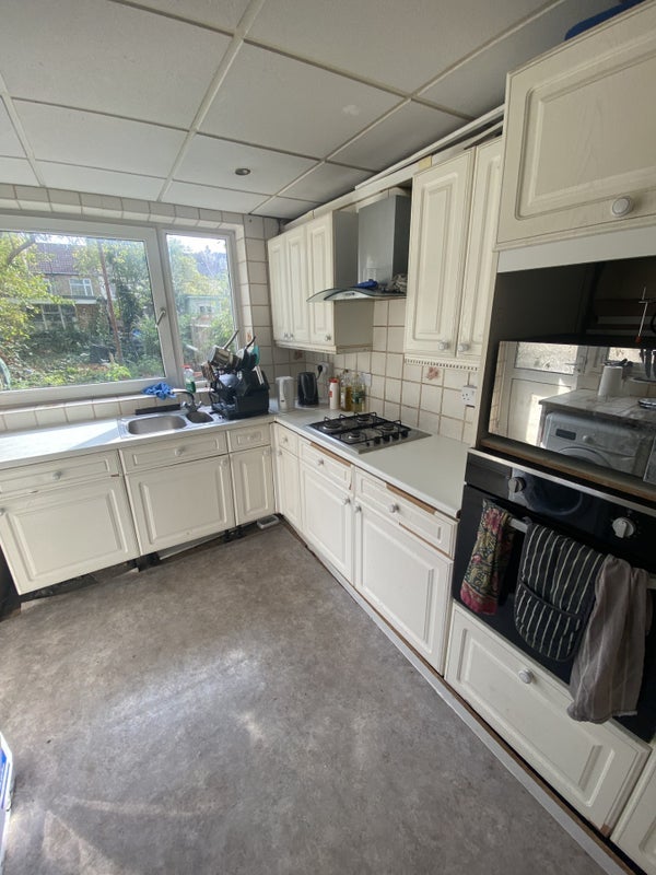Room Robinson Road in Greater London